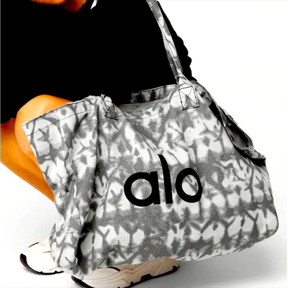 Alo yoga tote bag BNWT